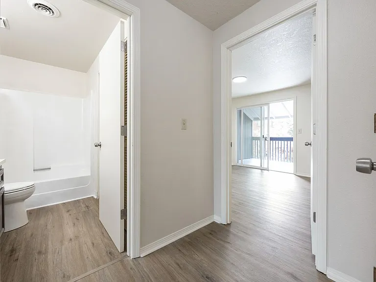 4921 SW 59th Ave — Photo 23