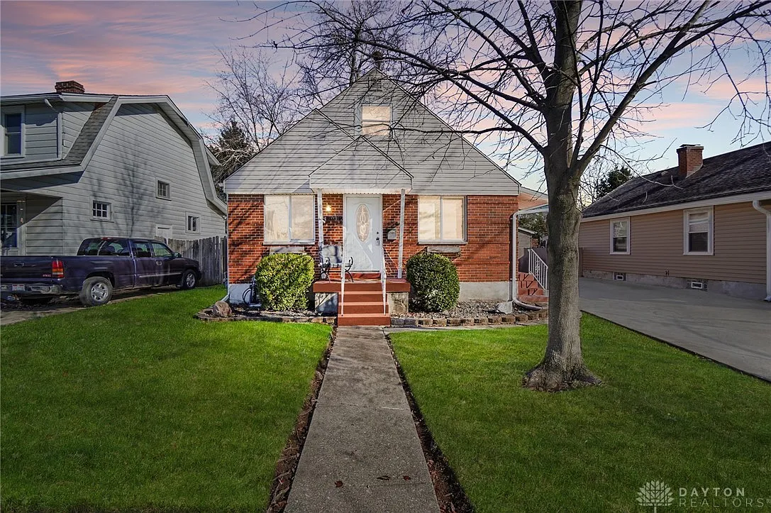 2031 Ewalt Ave photo 1