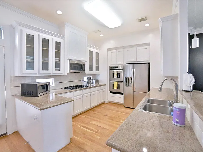 2410 Dorrington St #C — Photo 9