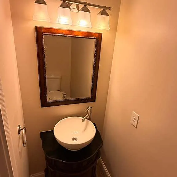 Powder room (1st floor)