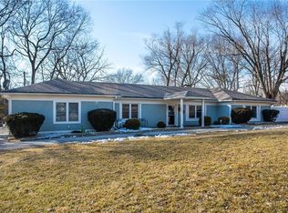 6802 NW Cross Rd, Parkville, MO 64152