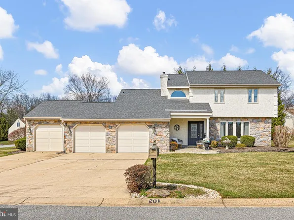 201 Hazel Ridge Dr, Wilmington, DE 19810