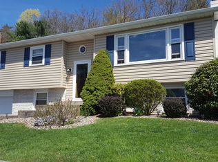 37 Linnet Ln, Lock Haven, PA 17745