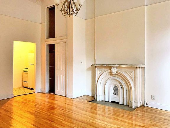 5th image of 34 Livingston St APT 3
