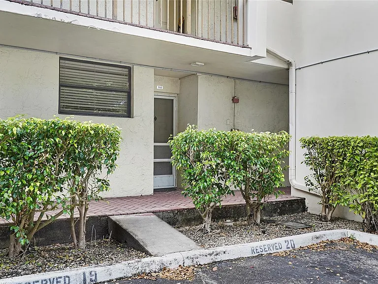 109 Lake Emerald Dr #110 — Photo 31