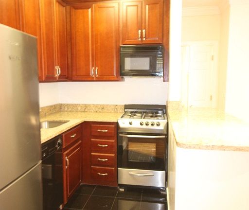 2nd image of 235 E 13th St APT 1D