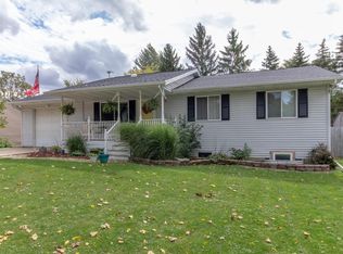 121 Lewis St, Saint Johns, MI 48879