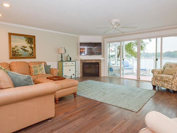 5th image of 841 Woodland Bch