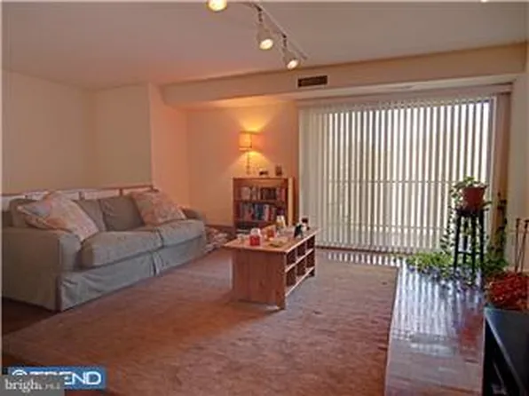 326 Old Forge Xing, Devon, PA 19333