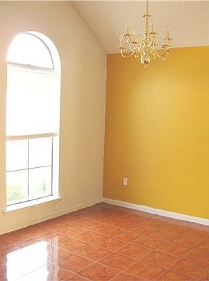 4th image of 118 Derek Ln