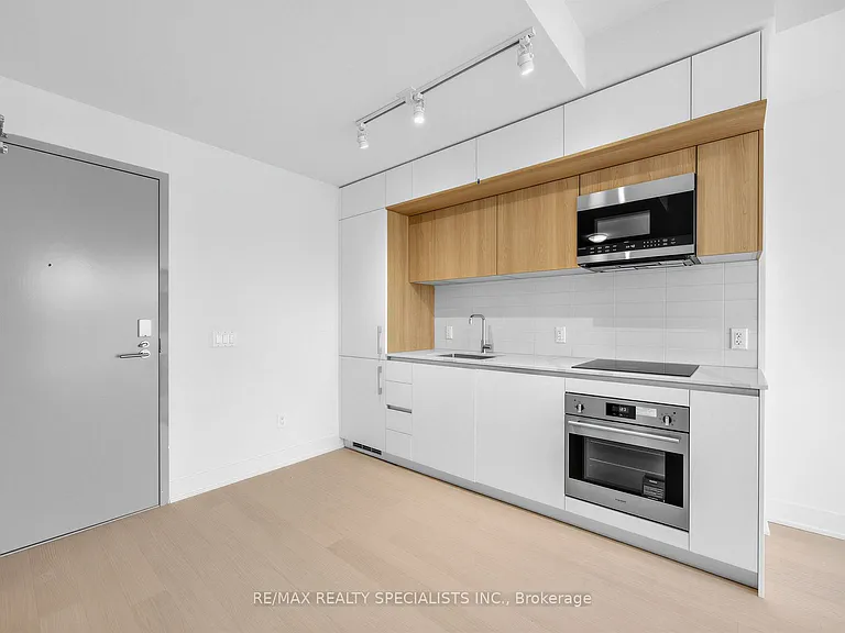 322 Dupont St #907 — Photo 6