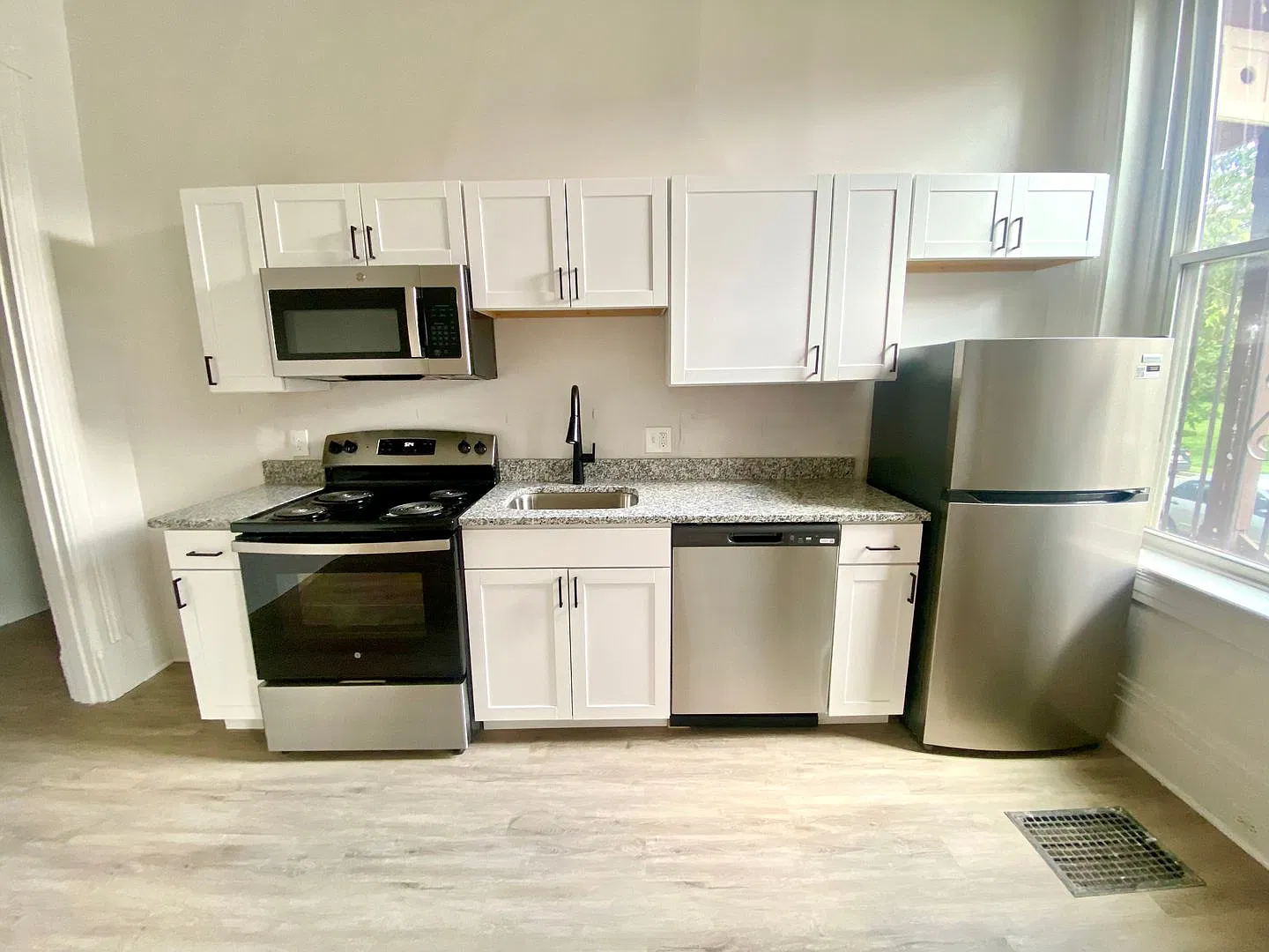2800 Euclid Ave — Photo 4