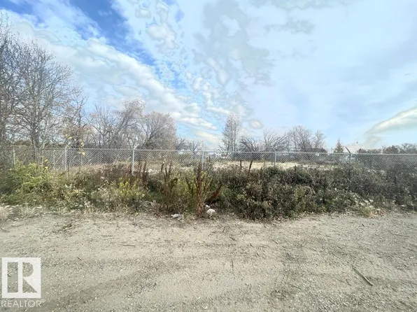 12433 49th St NW, Edmonton, AB T5W 5H5