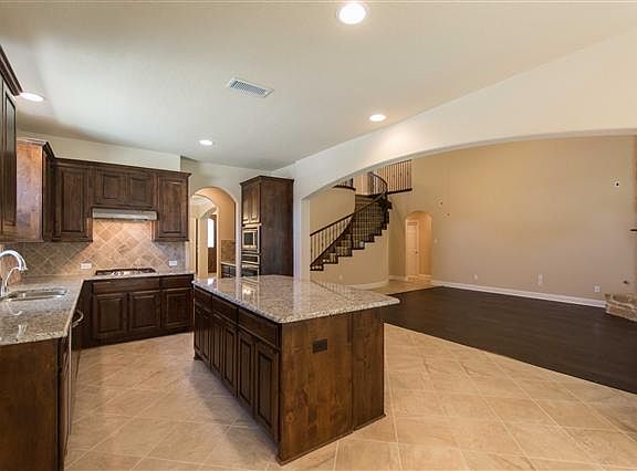 4th image of 6333 Oceanview Dr