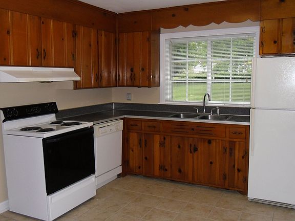 New tile in Kitchen and all appliances stay