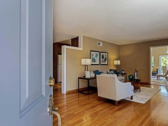 4th image of 1498 Samedra St