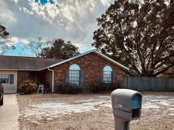 599 Meadow Dr, Diberville, MS 39540