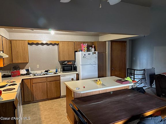 5th image of 923 E Spruce Ave