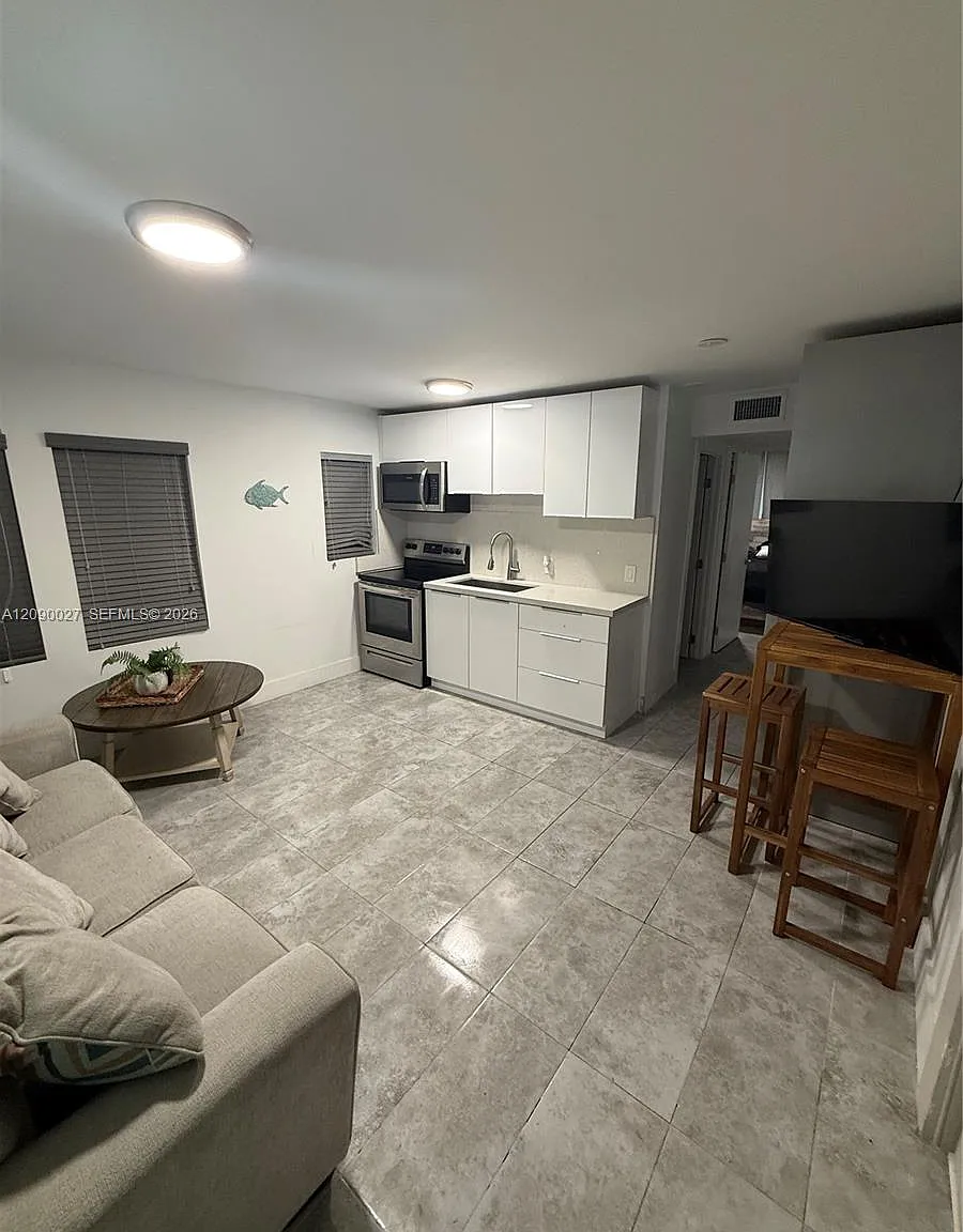 2020 Washington St — Photo 1
