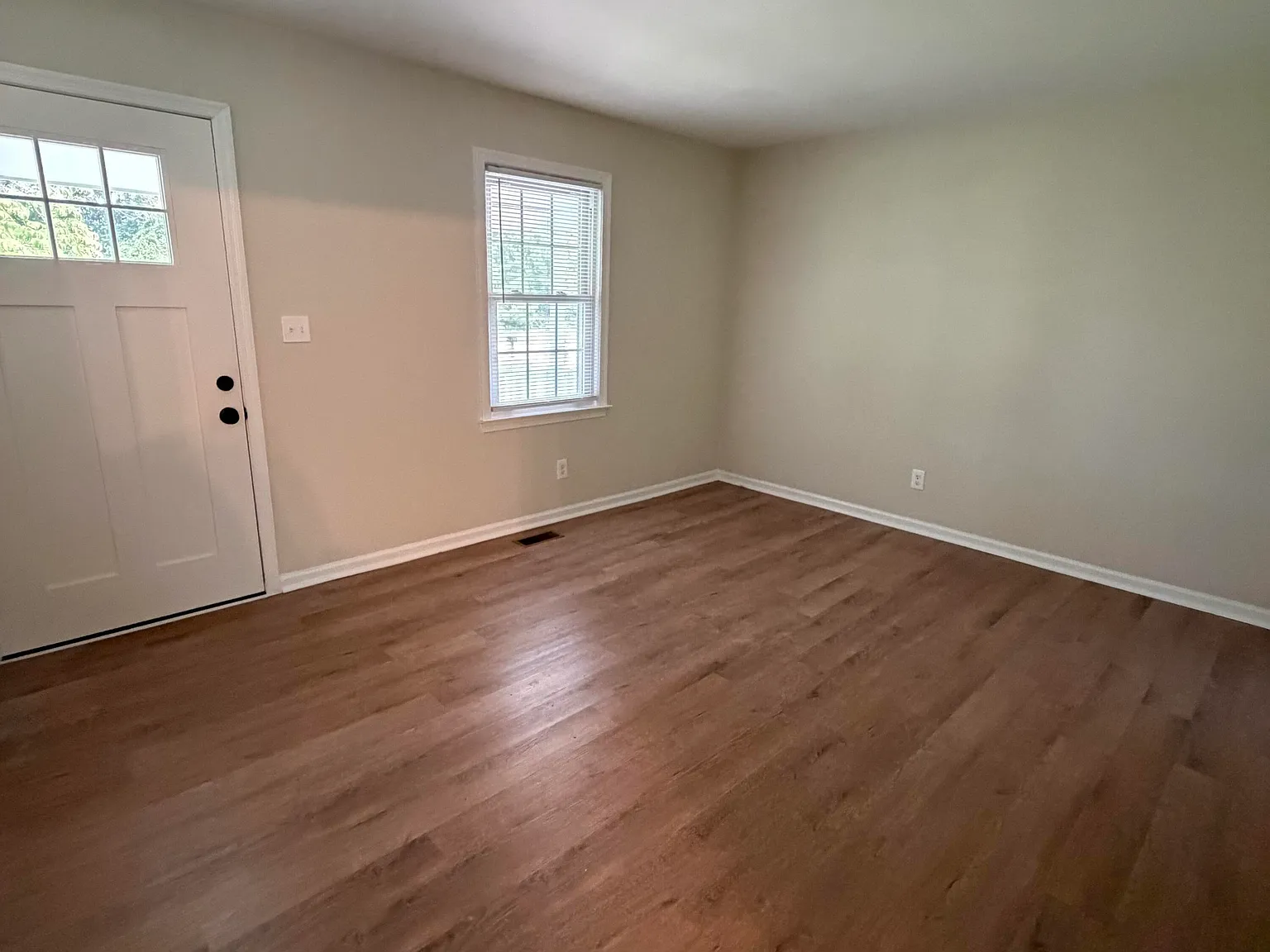 3 bed, 2.5 bath, 1066 sqft, $1,700 — Photo 3