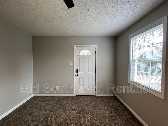 4th image of 1467 S Montgomery St
