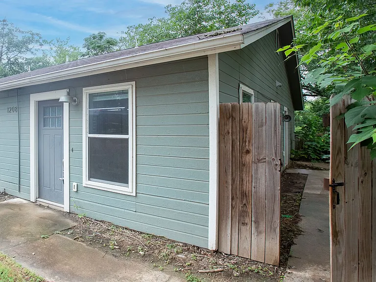 1208 Hillyer St — Photo 20