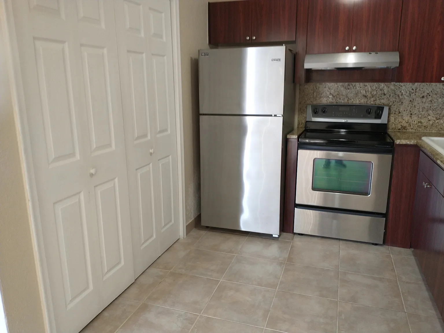 W 43rd Pl, Hialeah — Photo 2