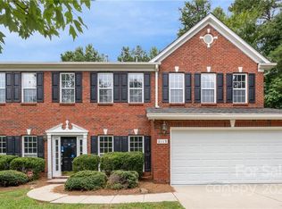 2113 Dunnwood Hills Dr, Matthews, NC 28105