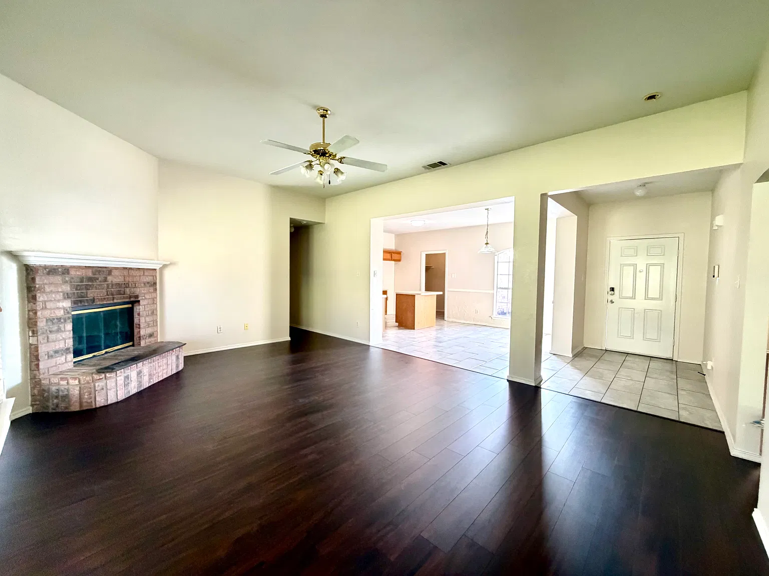 3 bed, 1599 sqft, $2,150 — Photo 4
