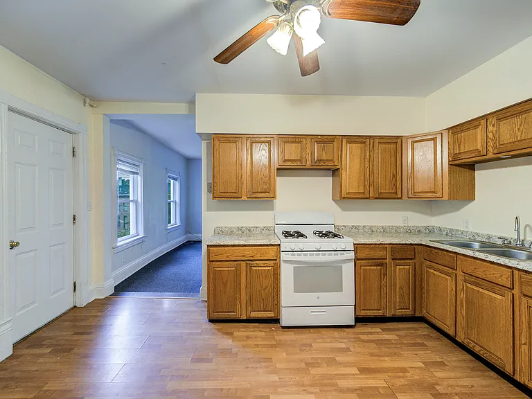 4 Underwood St #2 — Photo 5