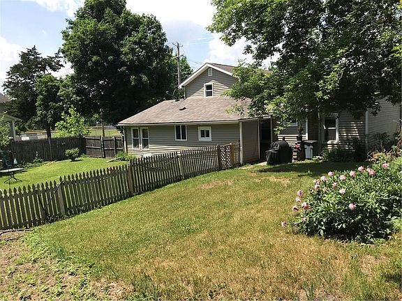 3rd image of 15 Knox St