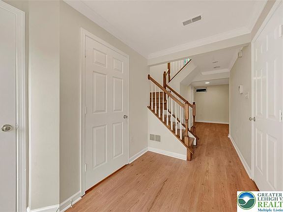 3rd image of 148 Knollwood Dr