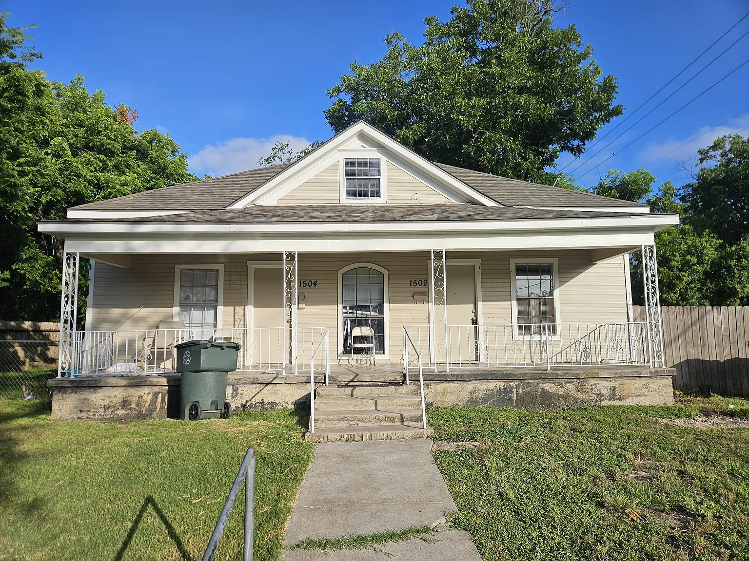 3 bed, 1100 sqft, $1,250 — Photo 1