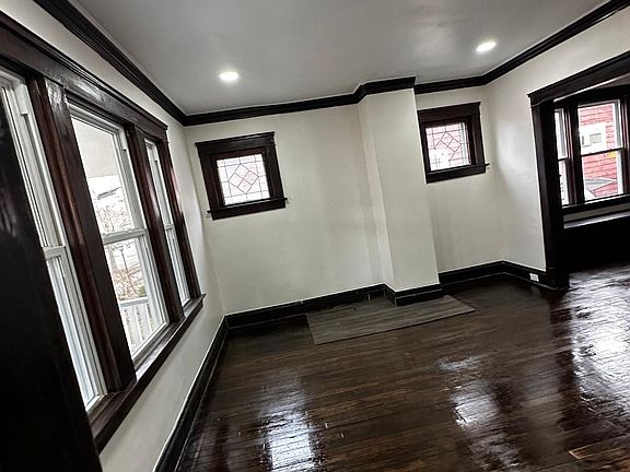 5th image of 10601 Almira Ave #1