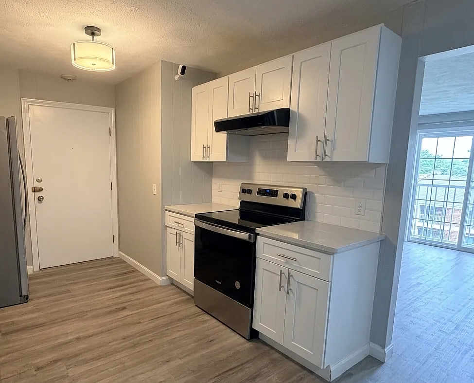 2 bed, 1008 sqft, $2,000 — Photo 2