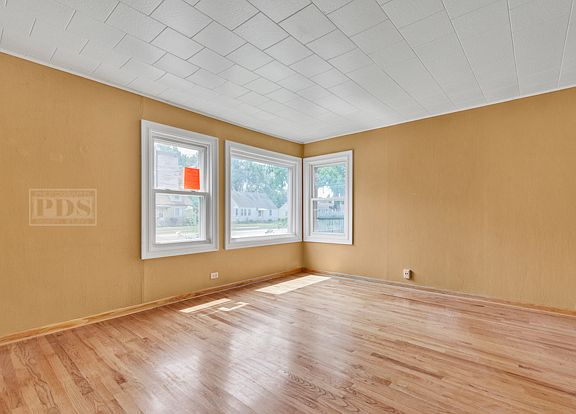 4th image of 256 Dewey Ave