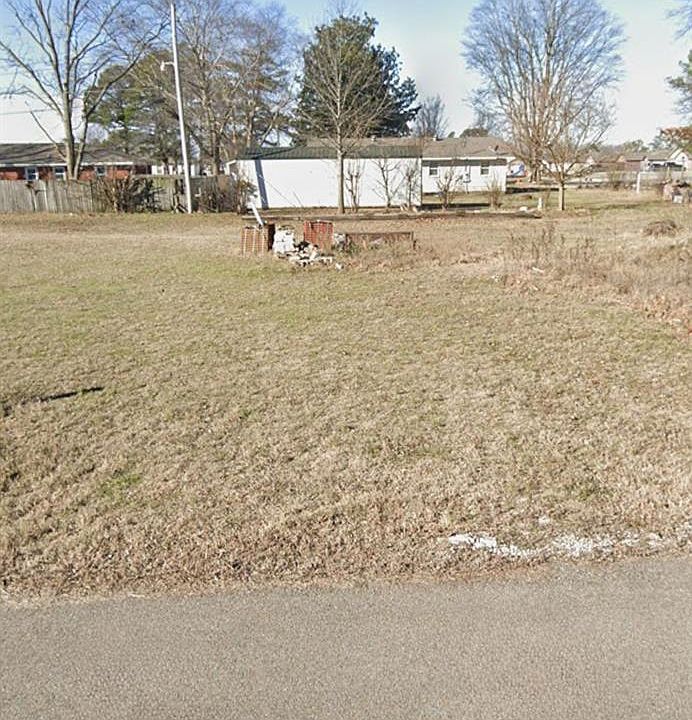 1st image of 125 Pecan St