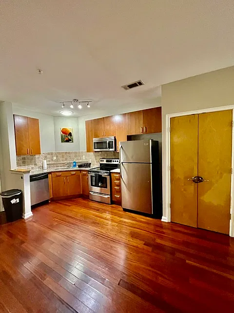 898 Oak St SW — Photo 4