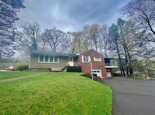 33 Winding Ln, Vestal, NY 13850
