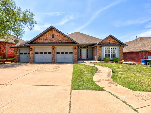2104 Del Simmons Dr, Edmond, OK 73003