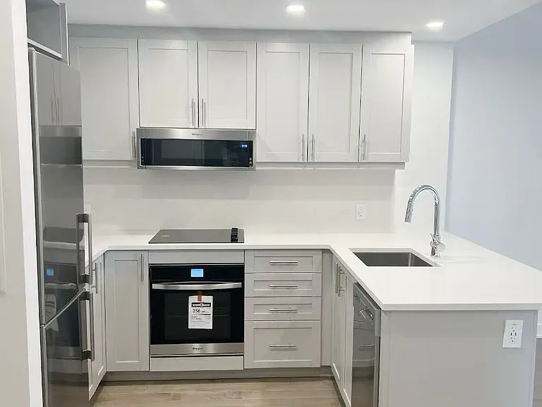 340 Queen St #804 — Photo 2