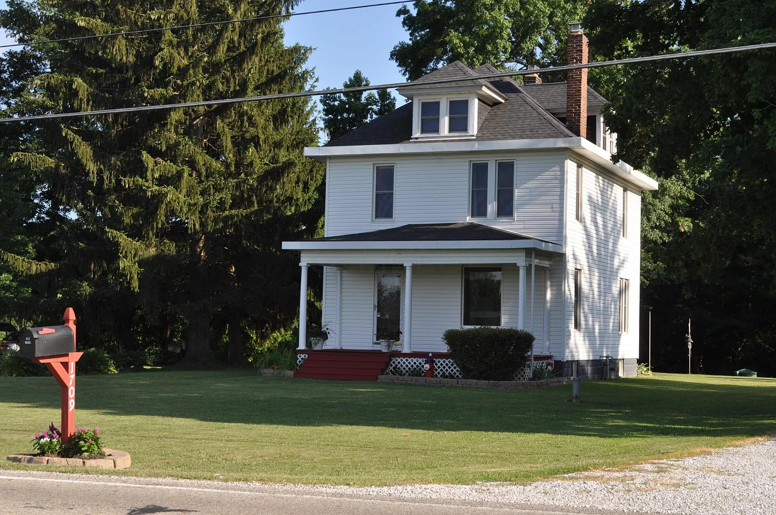 1709 Holton Rd photo 1