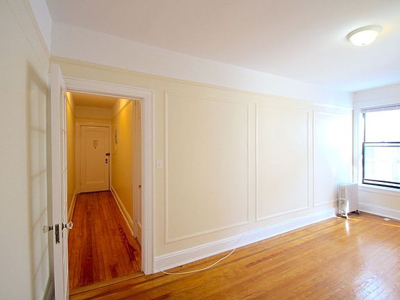 5th image of 3137 34th St APT 3C