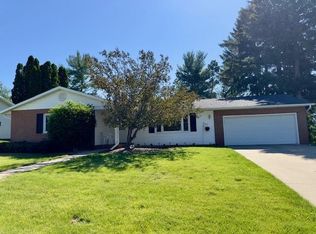 1806 Amundson Dr, Baraboo, WI 53913