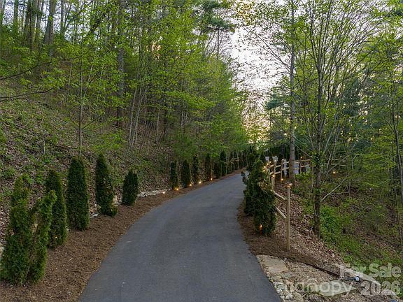 5th image of 32 Timberwolf Ct