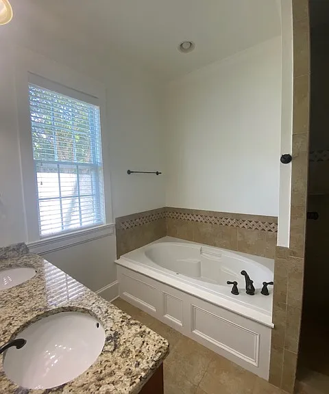 233 Torrington Blvd — Photo 11