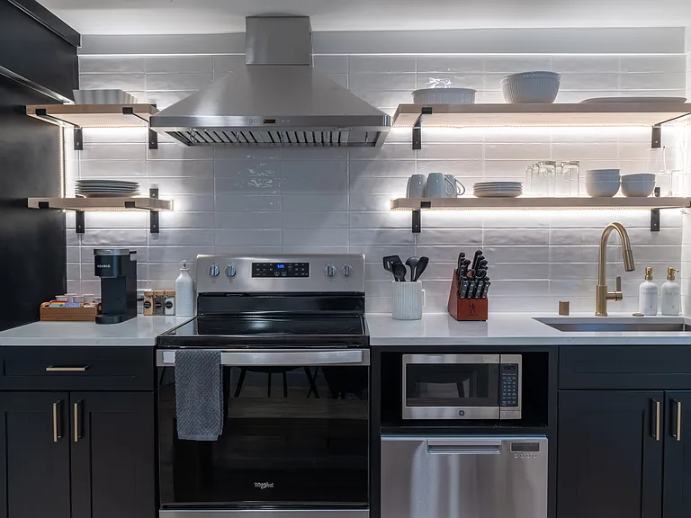 Enjoy this beautiful and fully equipped kitchen