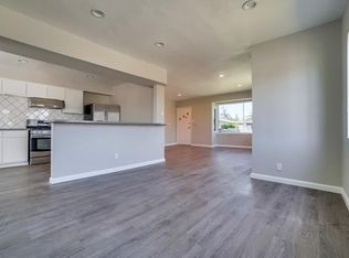1126 E 111th Dr, Los Angeles, CA 90059