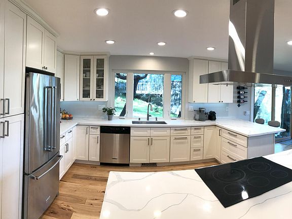 4th image of 597 Encina Dr