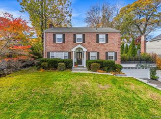 53 Stuart Pl, Manhasset, NY 11030